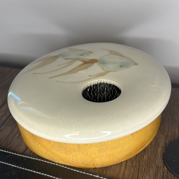 Fishy Round Ceramic Ikebana Pottery Vase - Picture 6 of 7